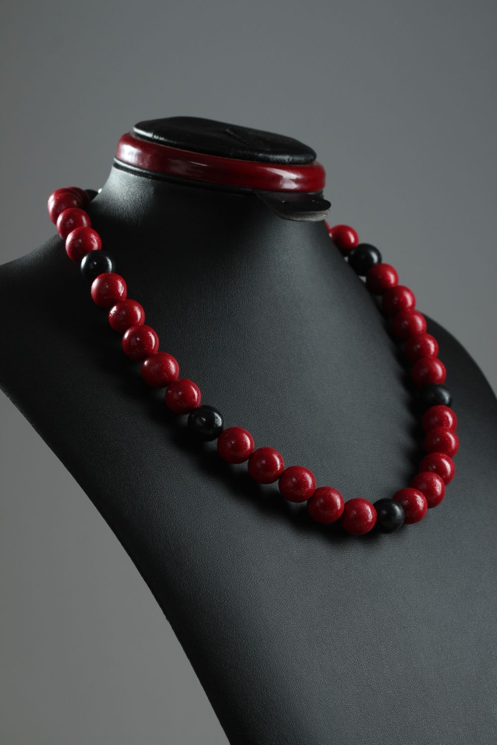 Collier rouge et noir Bijou fait main perles en pâte polymère Cadeau pour femme photo 1