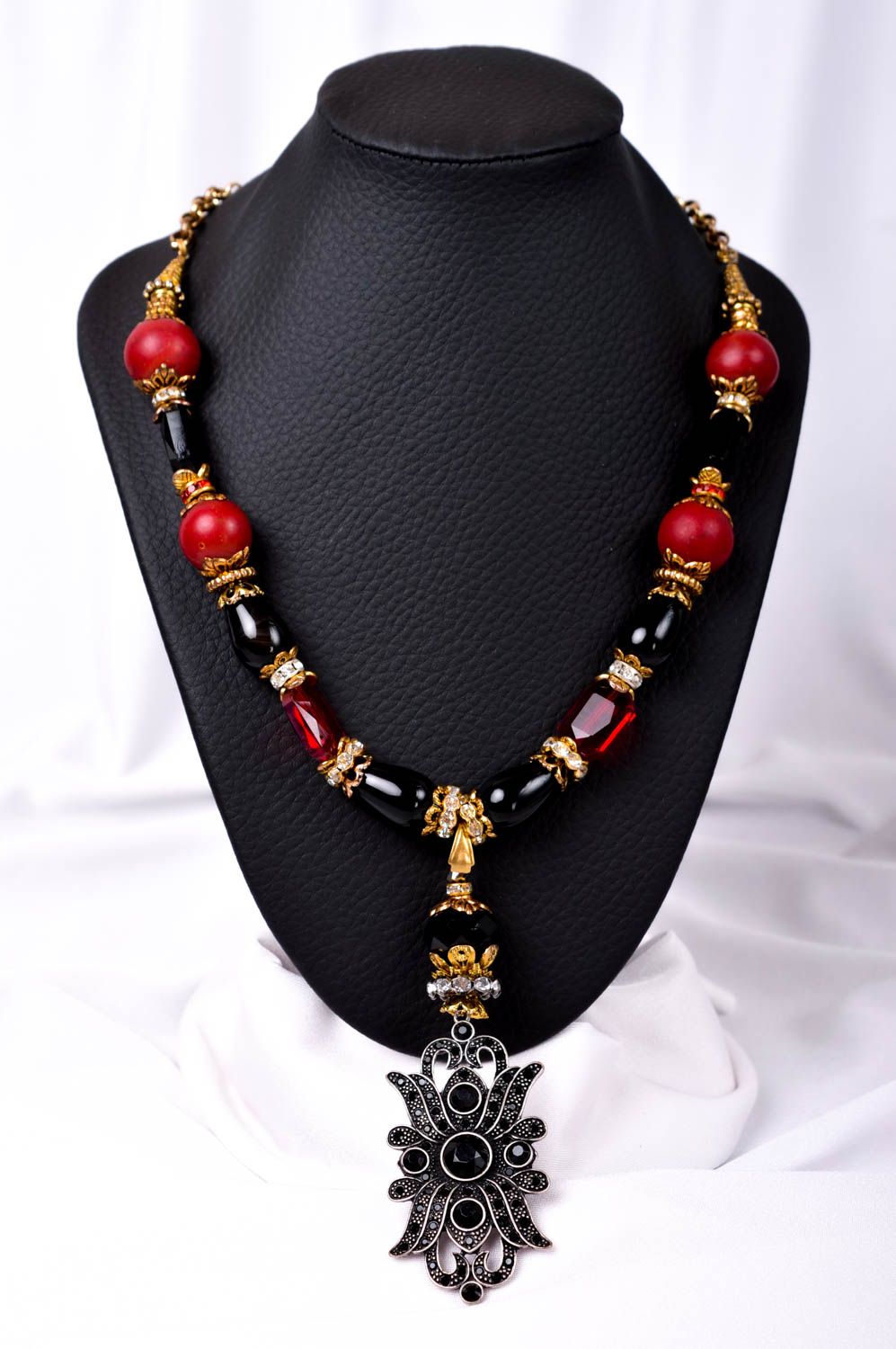 Collier pendentif Bijou fait main long noir et rouge original Cadeau femme photo 1