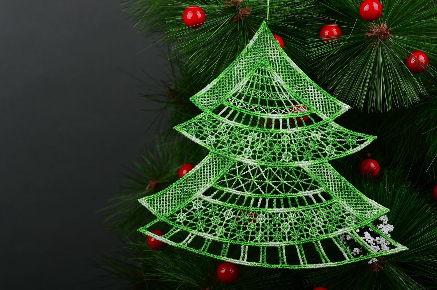 Árbol de Navidad hecho a mano color verde elemento decorativo adorno navideño foto 1