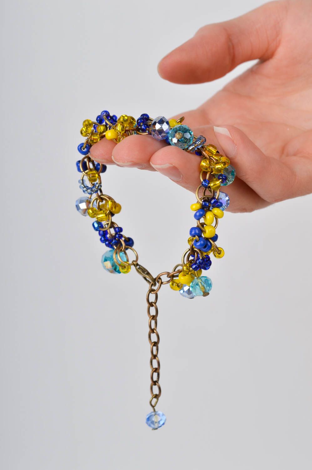 Браслет ручной работы украшение из бисера яркий браслет на руку сине-желтый фото 2