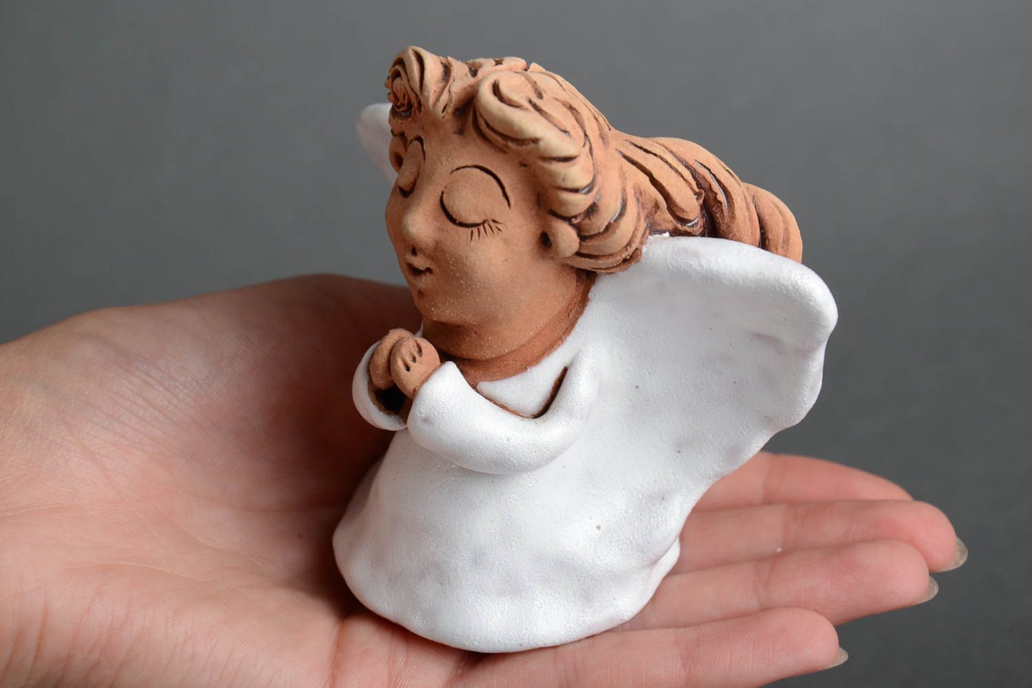 Авторская расписная глиняная фигурка ангела с эмалью и глазурью ручной работы фото 5