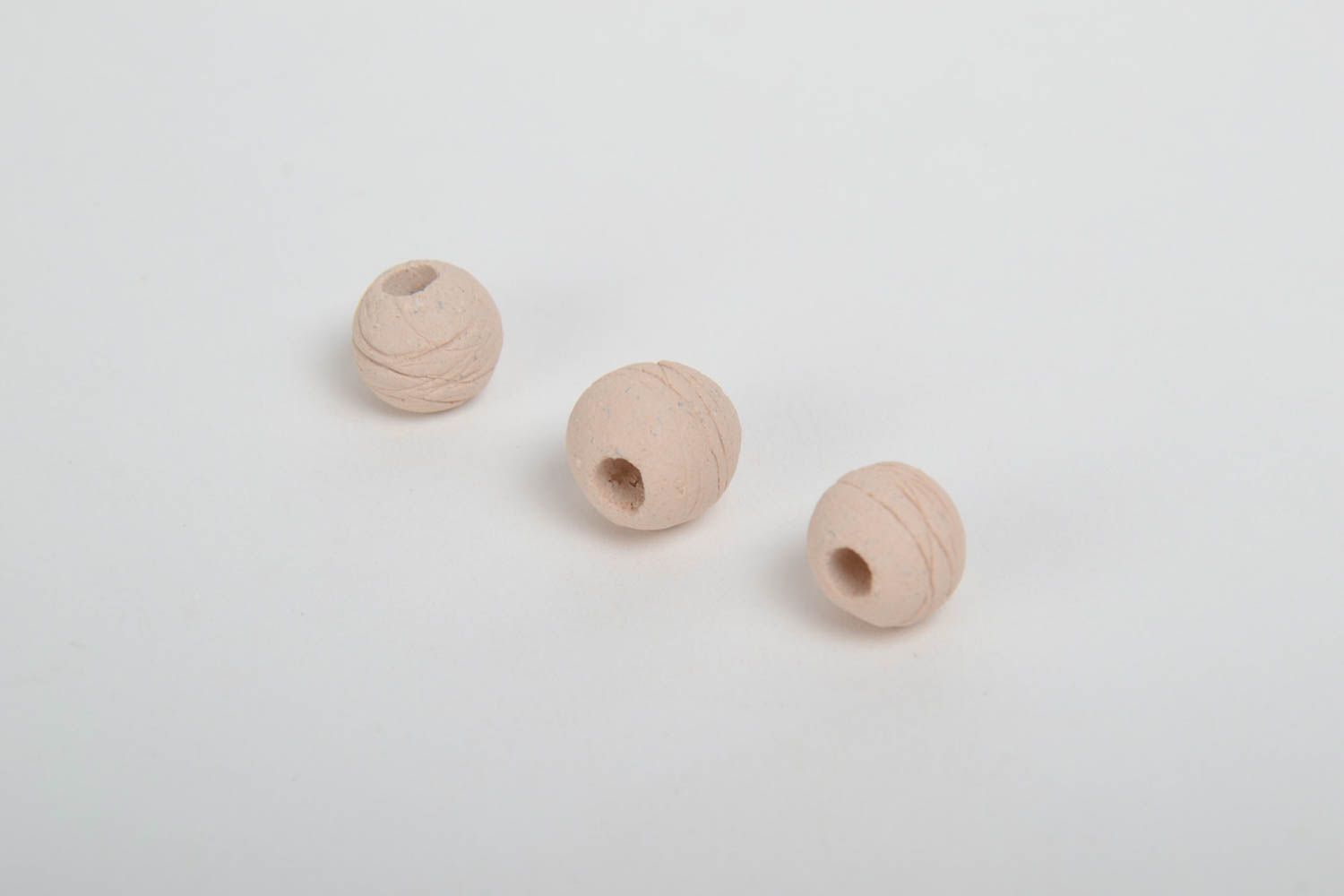 Set of 3 handmade round ceramic laconic beads for jewelry making photo 4