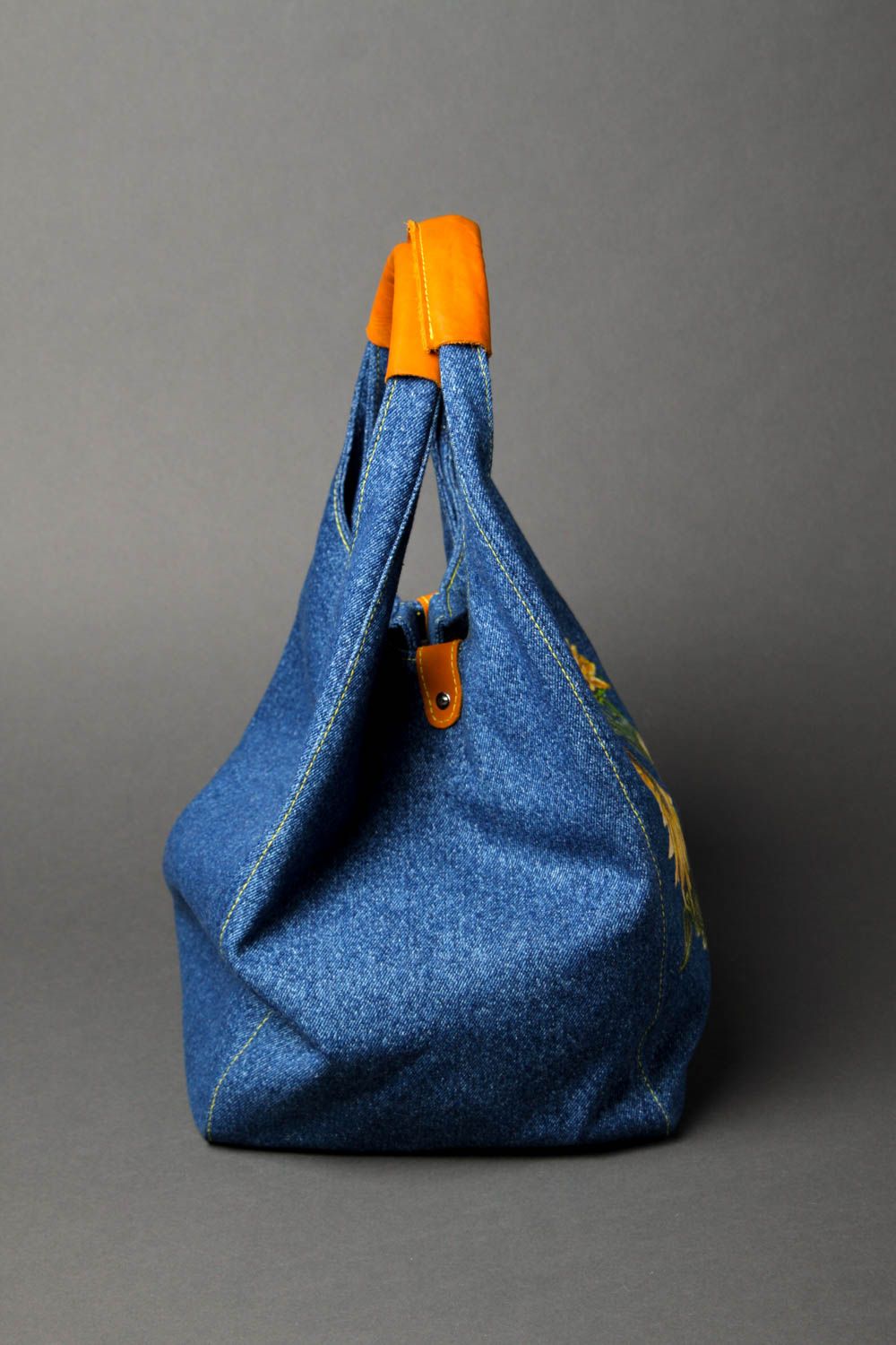 Сумка ручной работы женская сумка авторская тканевая сумка джинсовая с цветами фото 2