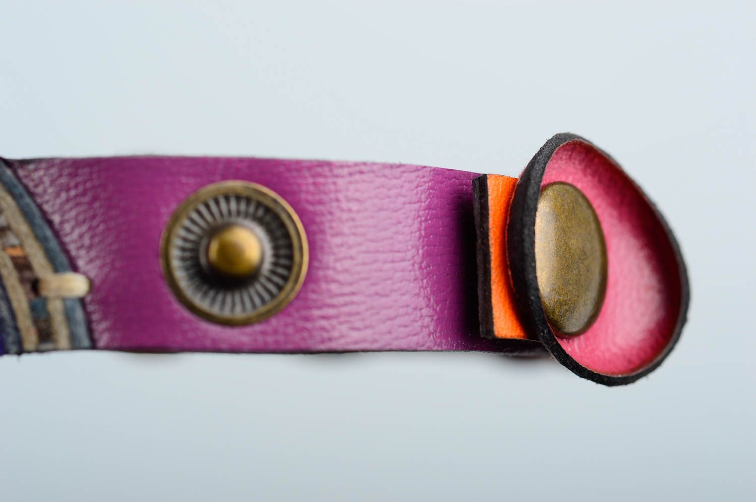 Bracelet en cuir Bijou fait main mauve design original Cadeau pour femme photo 5
