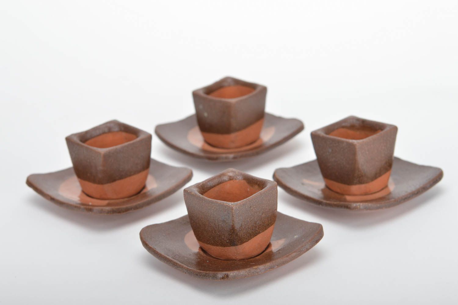 Set de tasses à café carrées avec soucoupes en argile rouge faites main photo 1