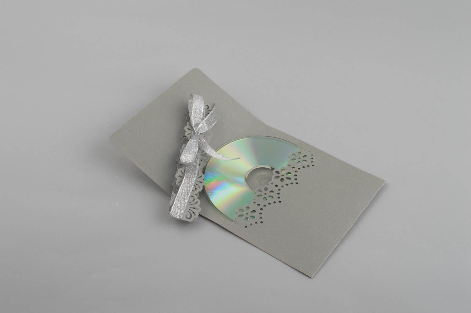 Конверт ручной работы конверт для диска конверт из бумаги бело-серый красивый фото 5