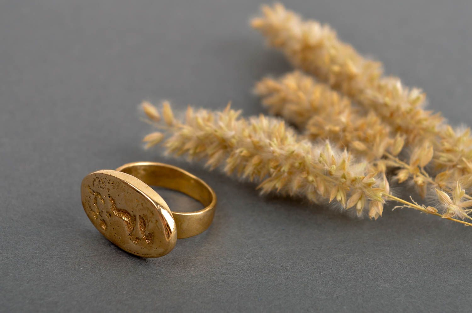 Кольцо ручной работы кольцо из латуни металлическое украшение авторского дизайна фото 1
