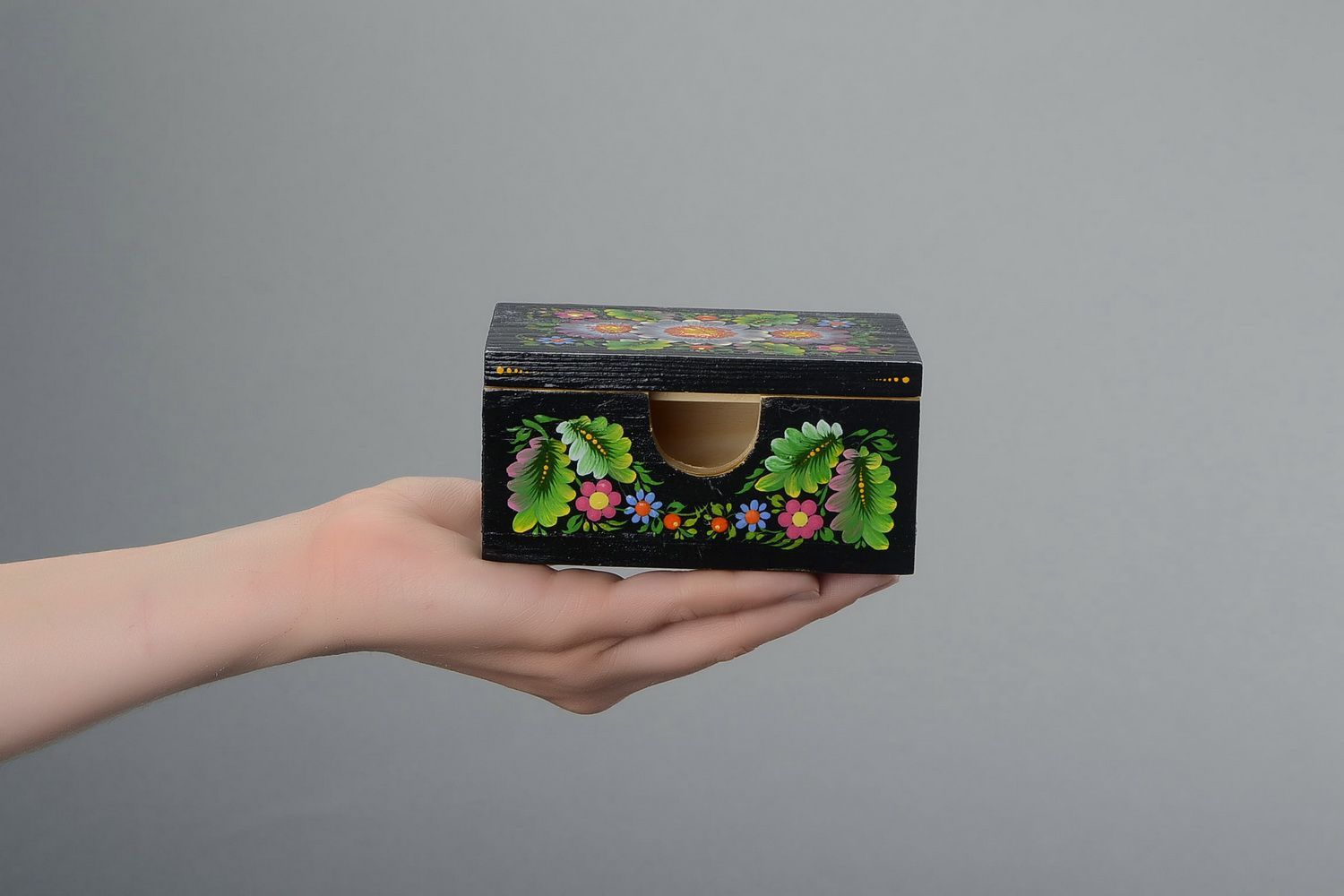 Wooden box with oval opening Asters and oak leaves photo 5