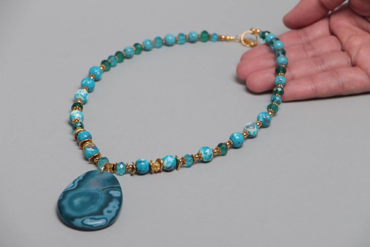 Collier avec pendentif fait main avec pierres fines agate et jaspe bleu stylé photo 5
