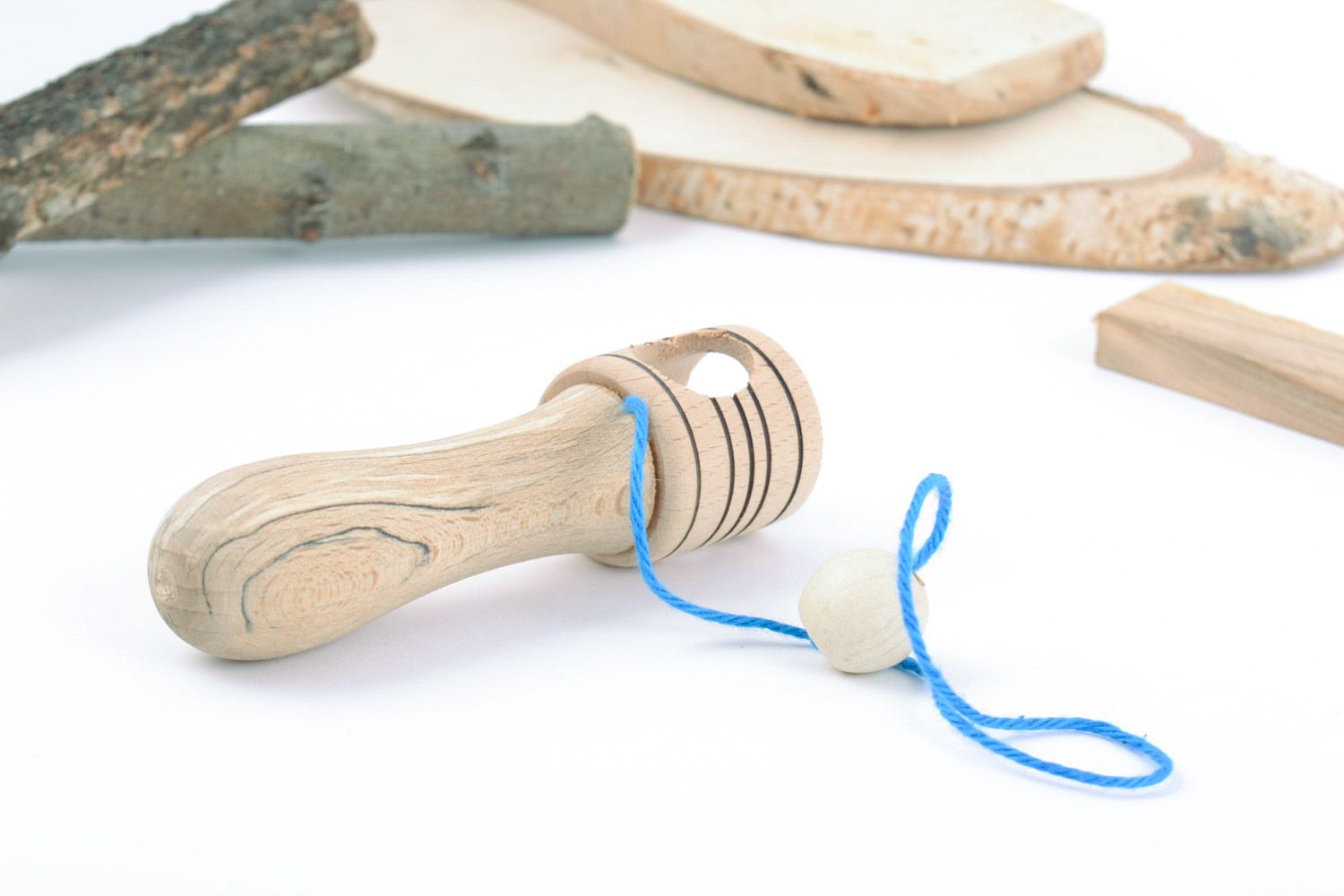 Handmade Fangspiel Fangbecher aus Holz für Entwicklung der Bewegungskoordination foto 1