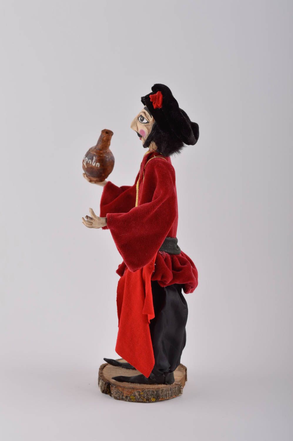 Poupée décorative fait main Jouet pour enfant Déco maison Homme en costume rouge photo 5