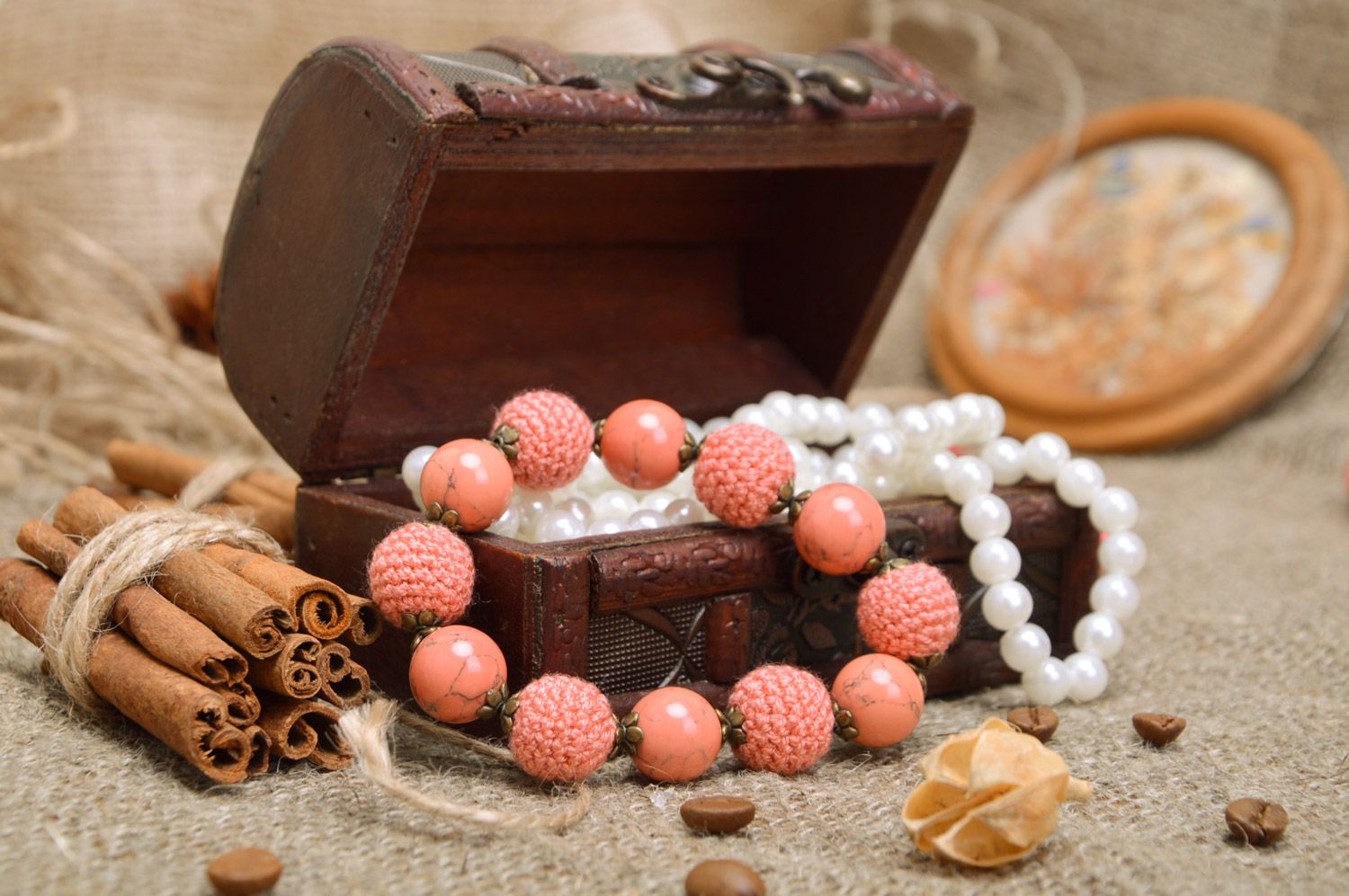 Bracelet fait main en perles tricotées de fils rose pastel tendre accessoire photo 1