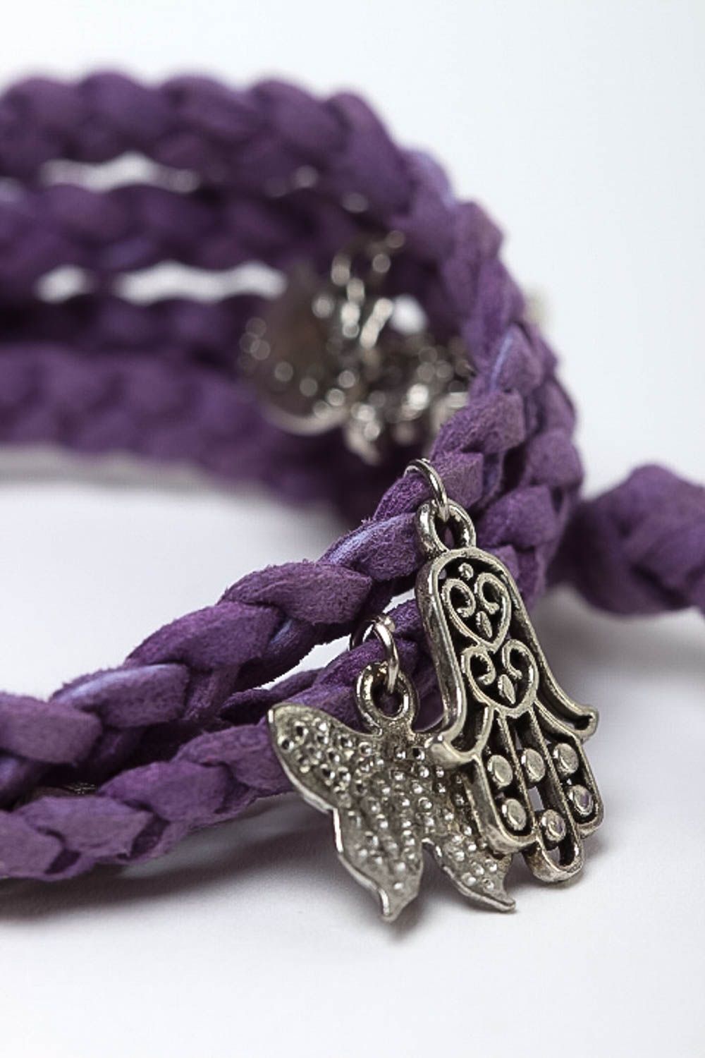 Bracelet textile violet Bijou fait main pièces métalliques Accessoire femme photo 3