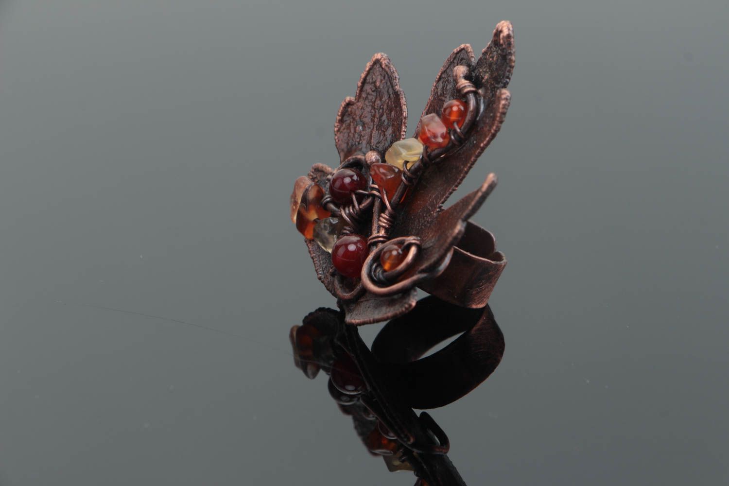 Красивое медное кольцо с сердоликом и листиком клена разъемное ручной работы фото 1