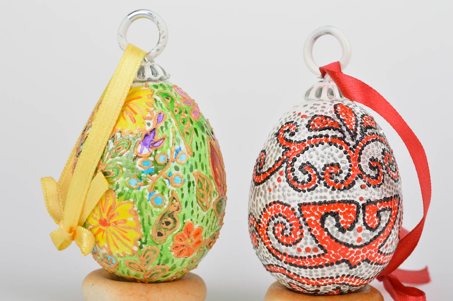 Huevos de Pascua pintados con acrílicos artesanales colgantes decorativos foto 4