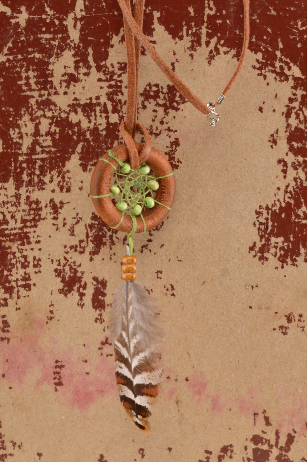 Joli pendentif fait main en forme de capteur de rêves avec plume de faisan photo 1