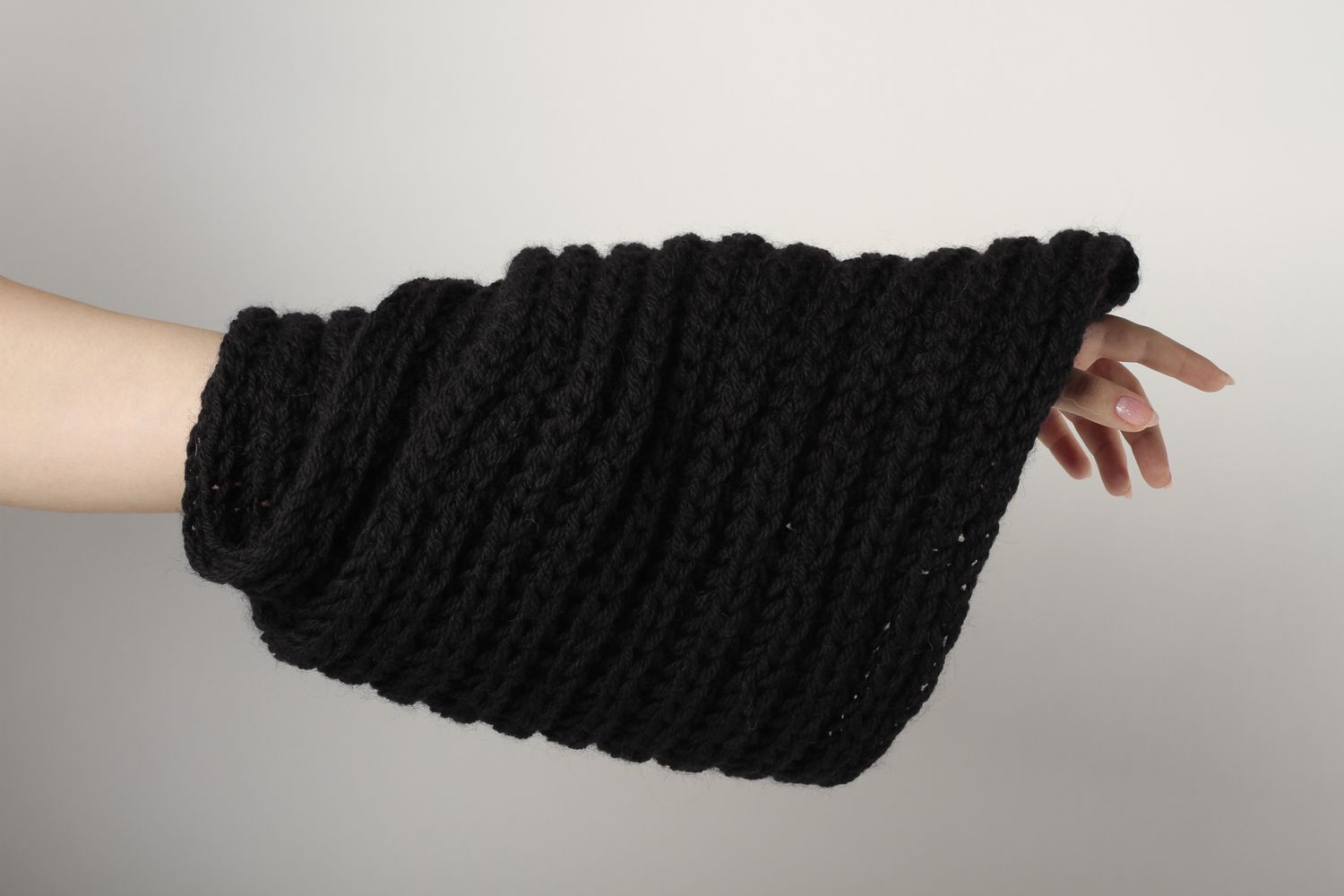 Écharpe tricot faite main Vêtement femme homme laine couleur noire Idée cadeau photo 1