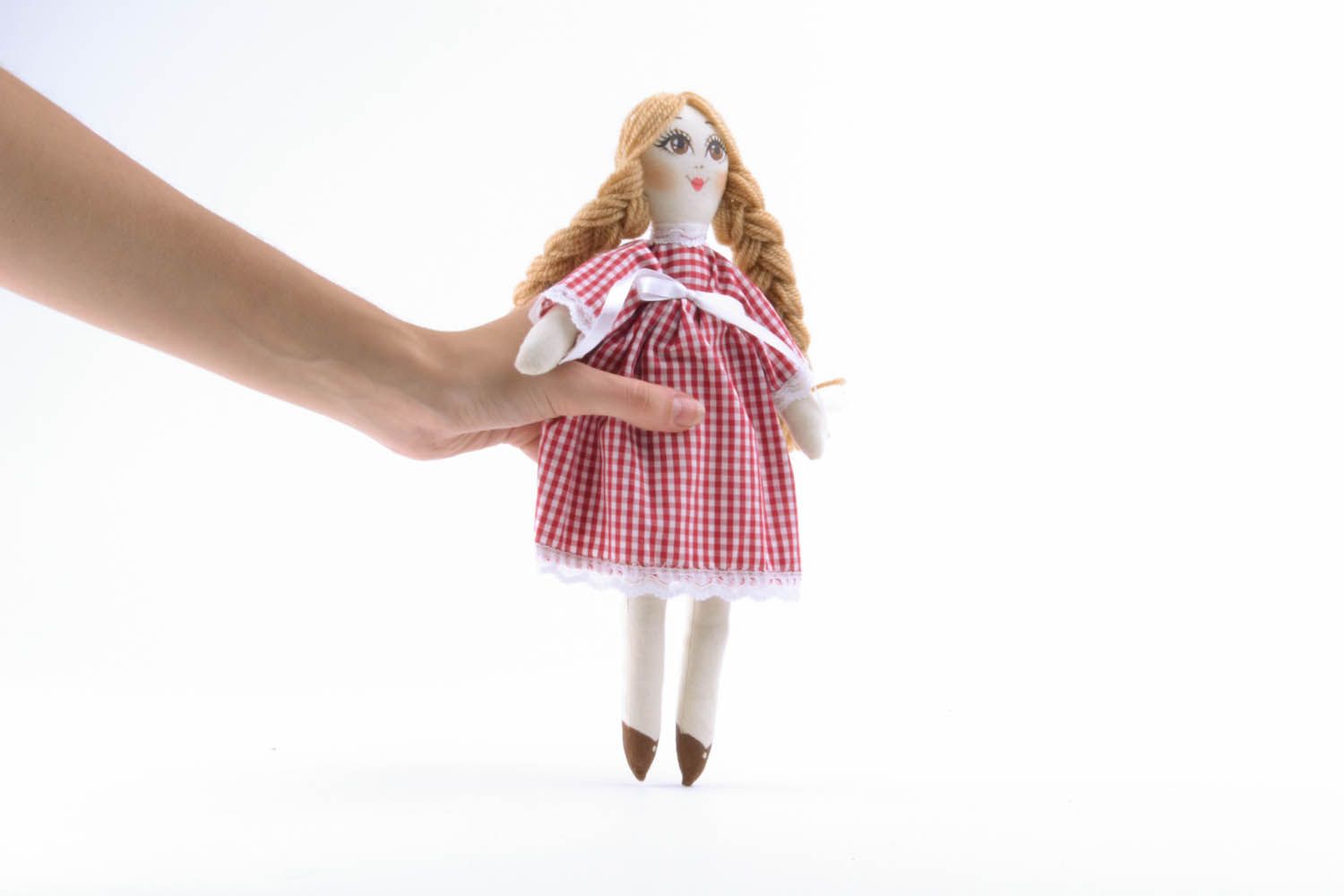 Кукла в клетчатом платье  фото 5