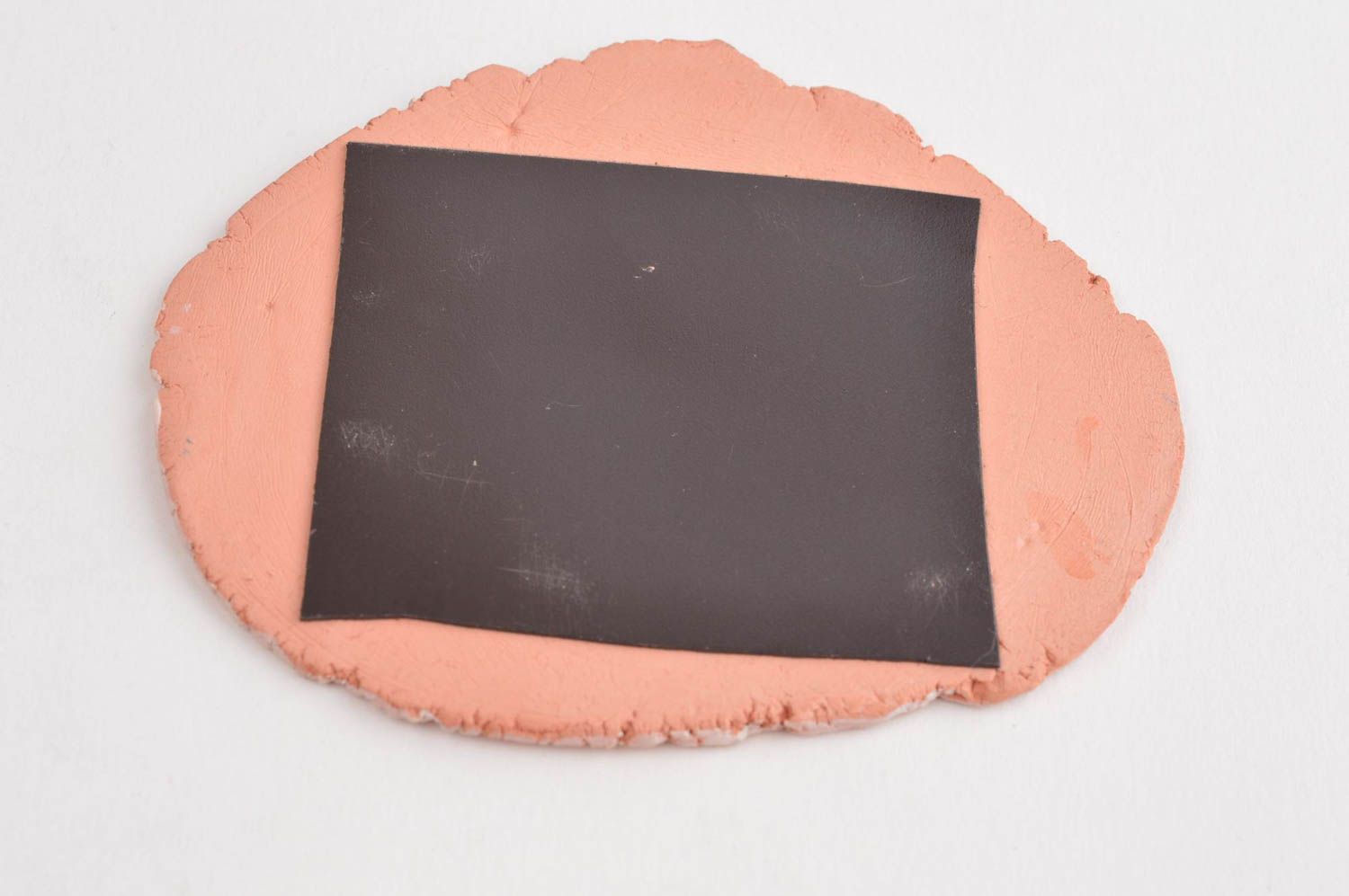 Aimant céramique fait main Magnet frigo marron avec gravure Décoration frigo photo 4