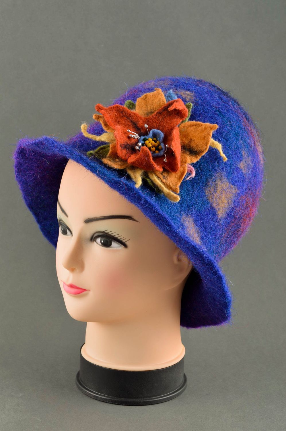 Chapeau femme fait main Cloche chapeau Accessoire femme feutre fleur bleu photo 1