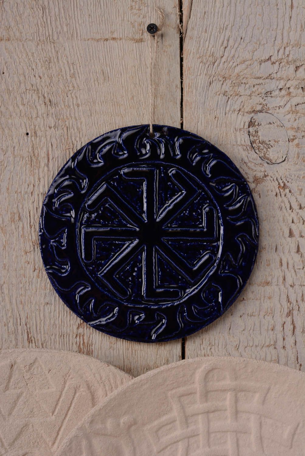 Pingente talismã de interior de cerâmica Kolyada coberto com esmalte foto 3