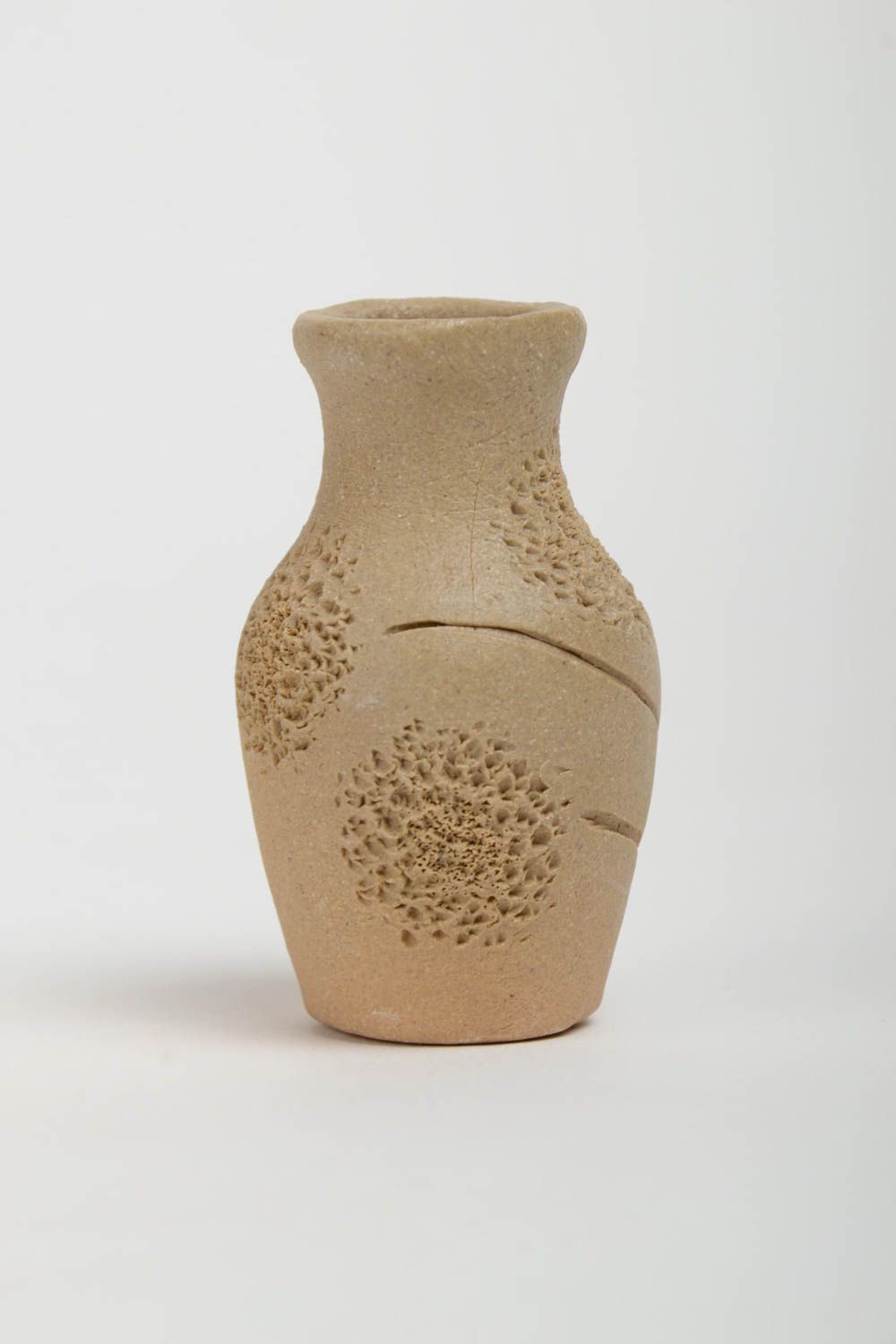 Jarro de cerámica pequeño artesanal en miniatura decorativo con ornamento  foto 2