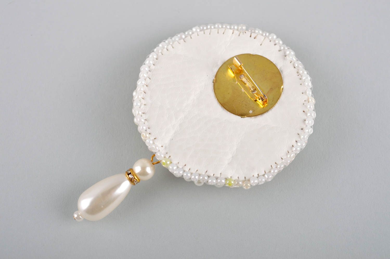 Broche ronde faite main Accessoire femme perles fantaisie Cadeau femme photo 3