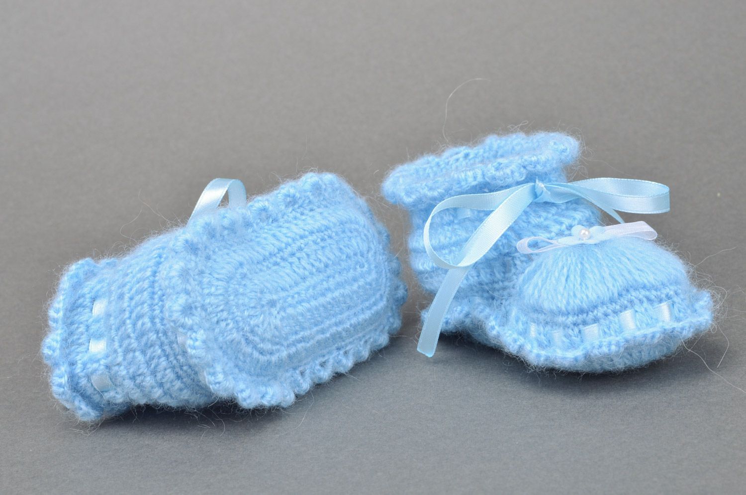 Blaue gehäkelte Babyschuhe mit Schuhbändern handgemacht aus Acryl für Mädchen foto 5