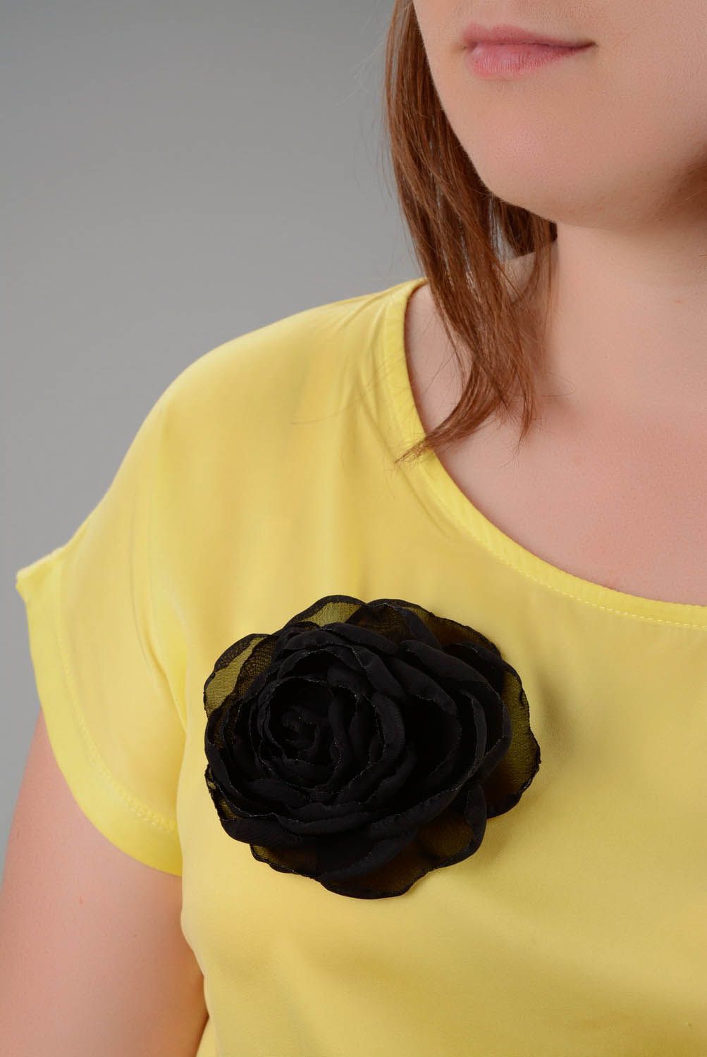 Schwarze Brosche-Haarspange in Form von Blume foto 4