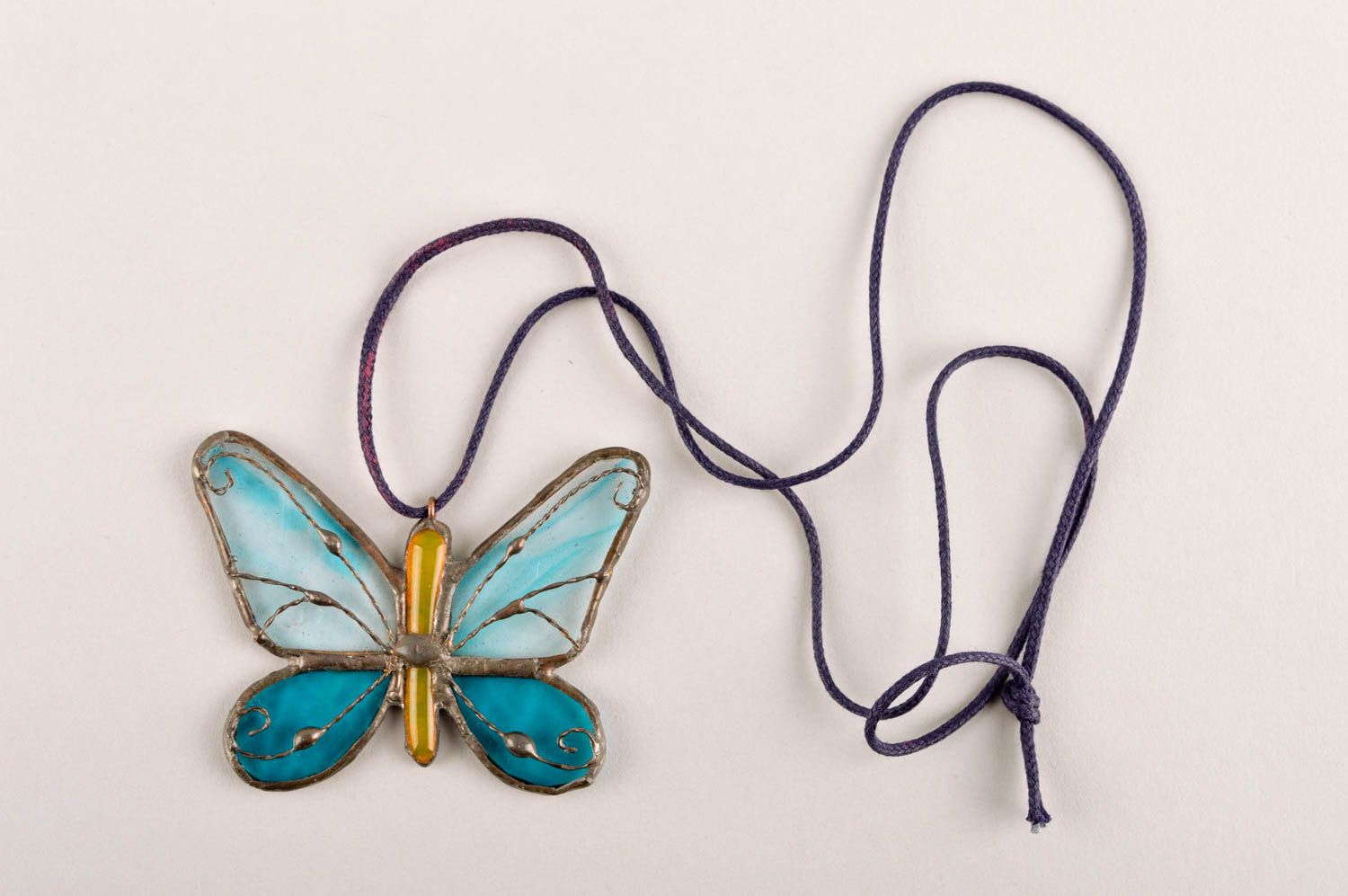 Бижутерия ручной работы украшение на шею подвеска и кулон оловяный Бабочка фото 2