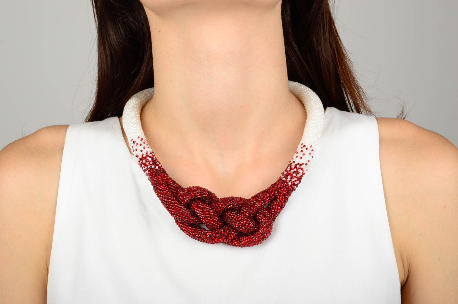 Collier perles rocaille Bijou fait main blanc-rouge design Accessoire femme photo 5