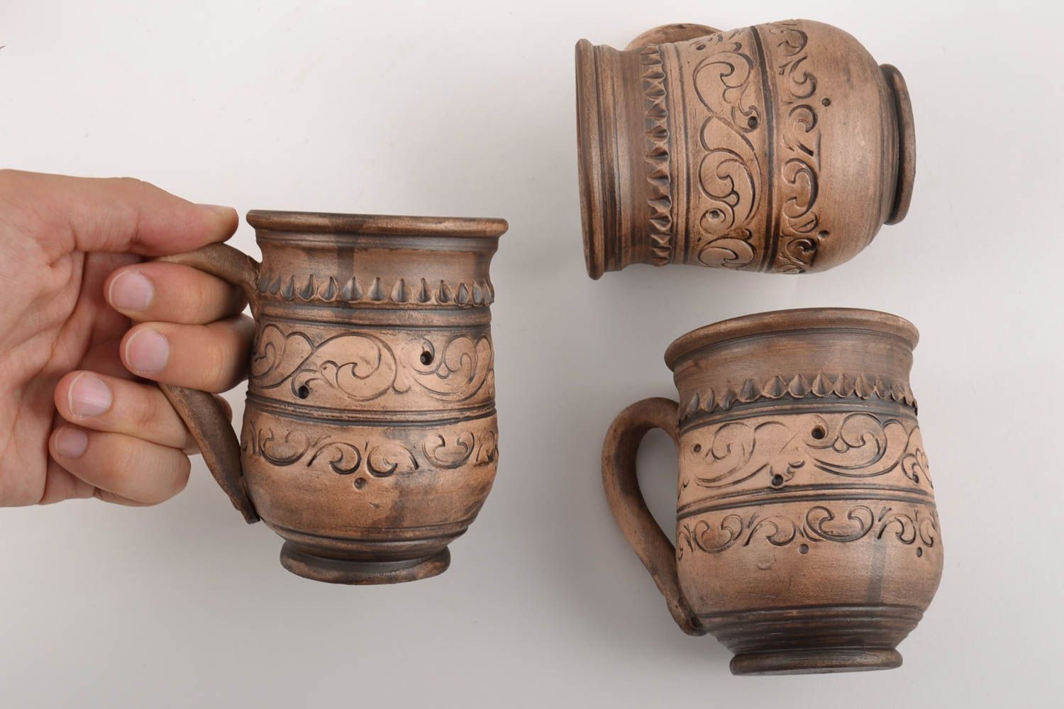 Tasses en céramique brunes faites main ornementées originales 3 pièces 33 cl  photo 4