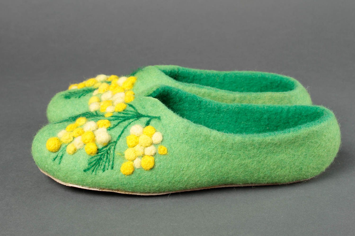 Pantoufles femme fait main Chaussures d'intérieur vertes laine Cadeau original photo 5