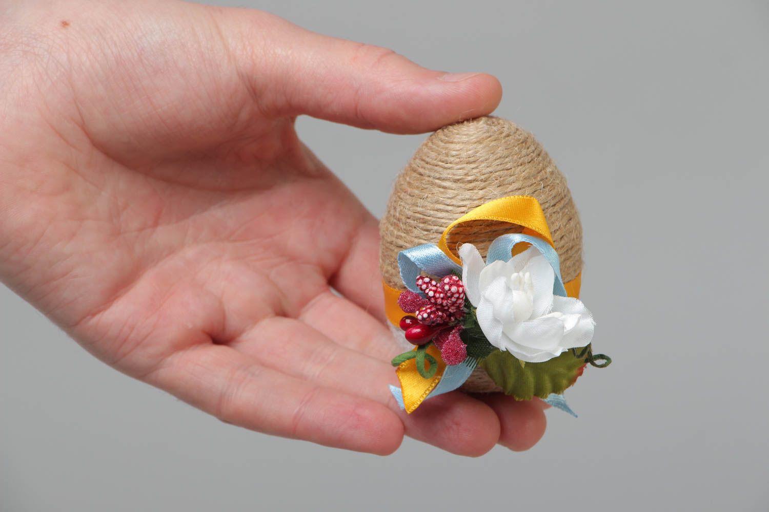 Handmade small decorative souvenir Easter egg with lace flowers and cord photo 5