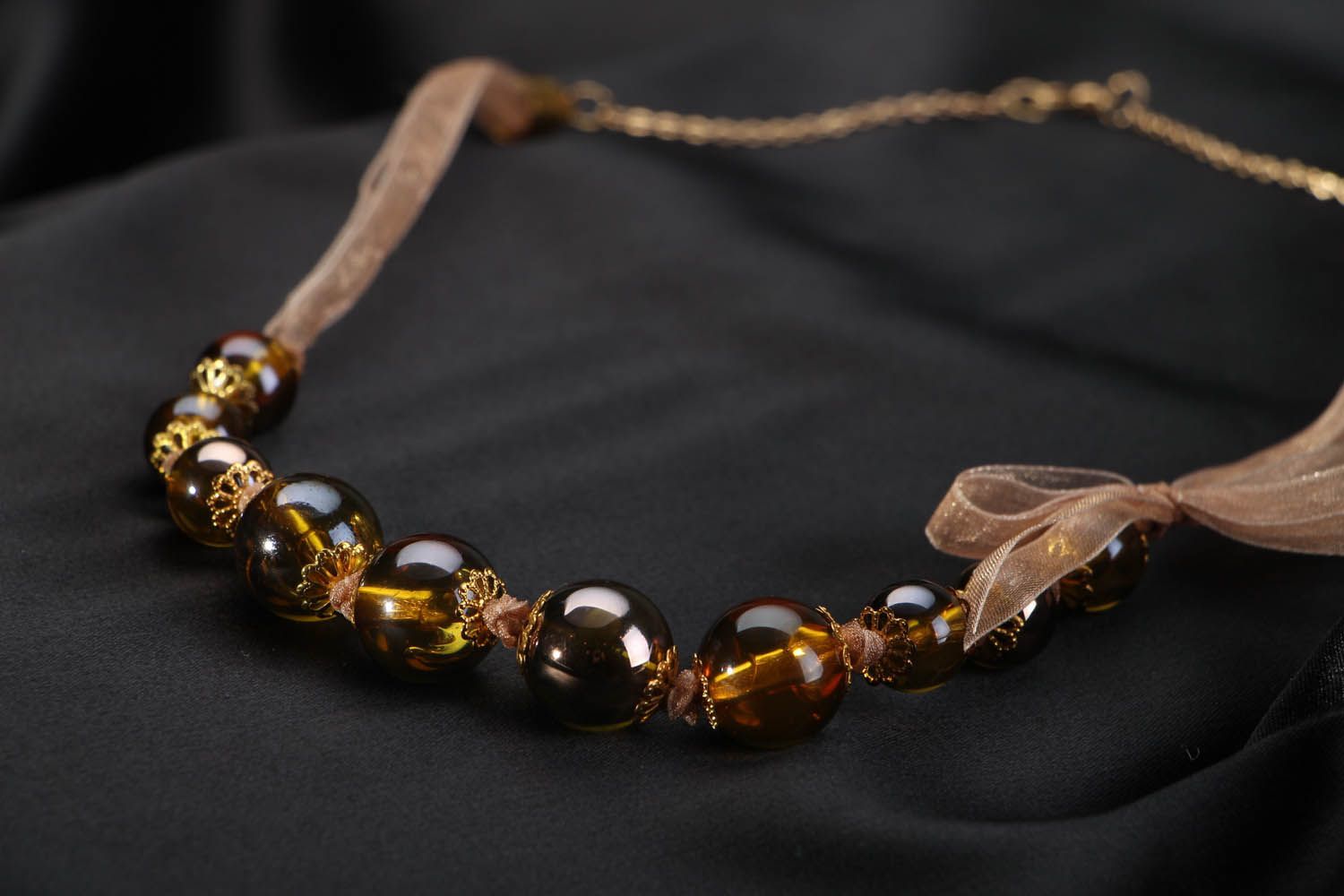 Brown beaded necklace photo 2