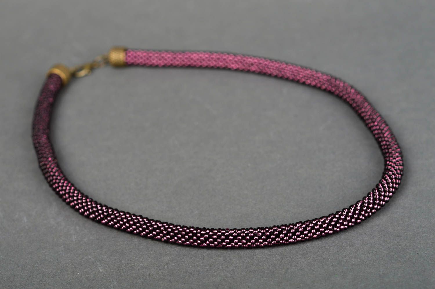 Collar de abalorios artesanal regalo original collar para mujer color berenjena foto 2