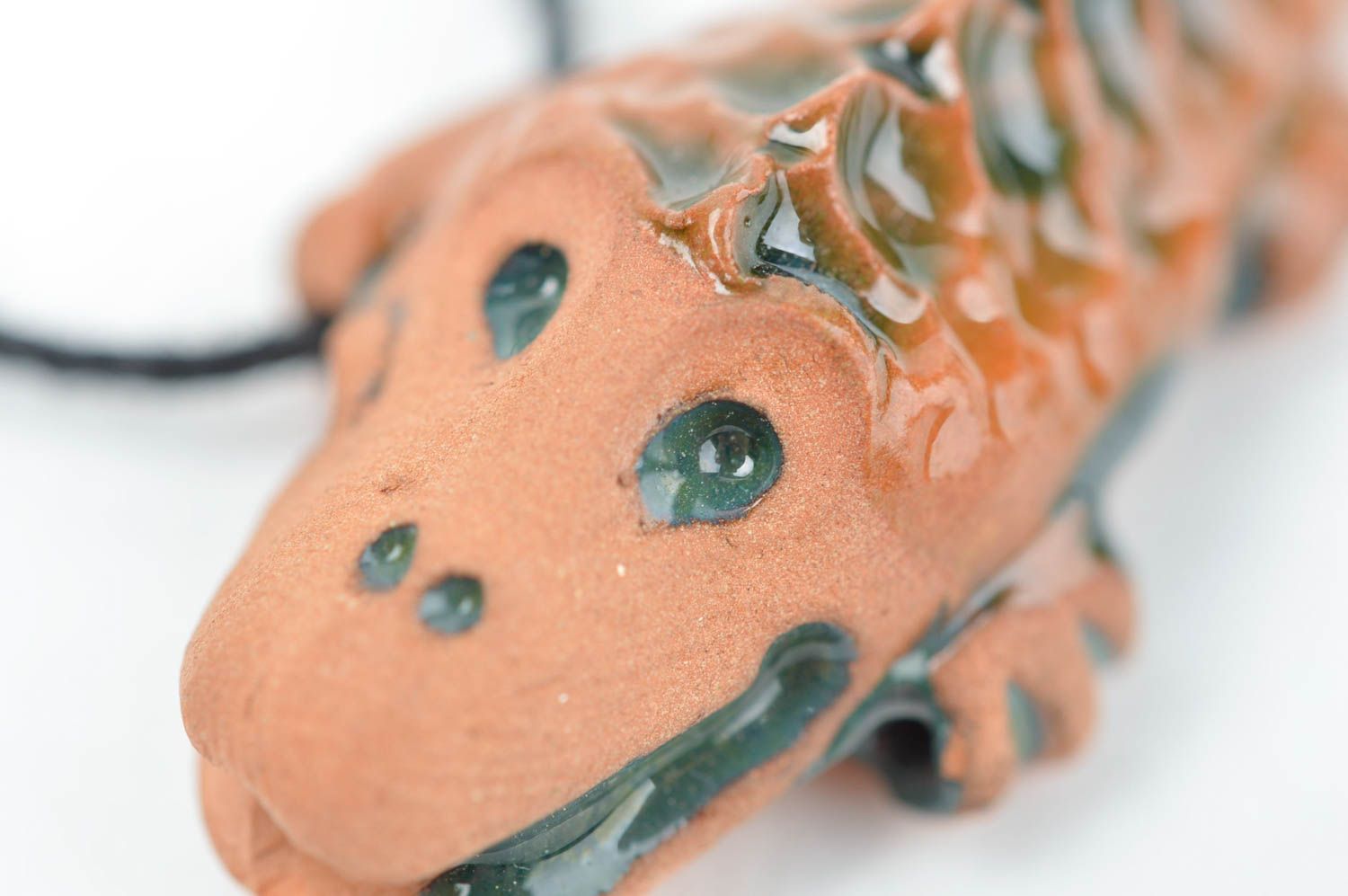 Pendentif aromatique en céramique brun en forme de crocodile fait main photo 4
