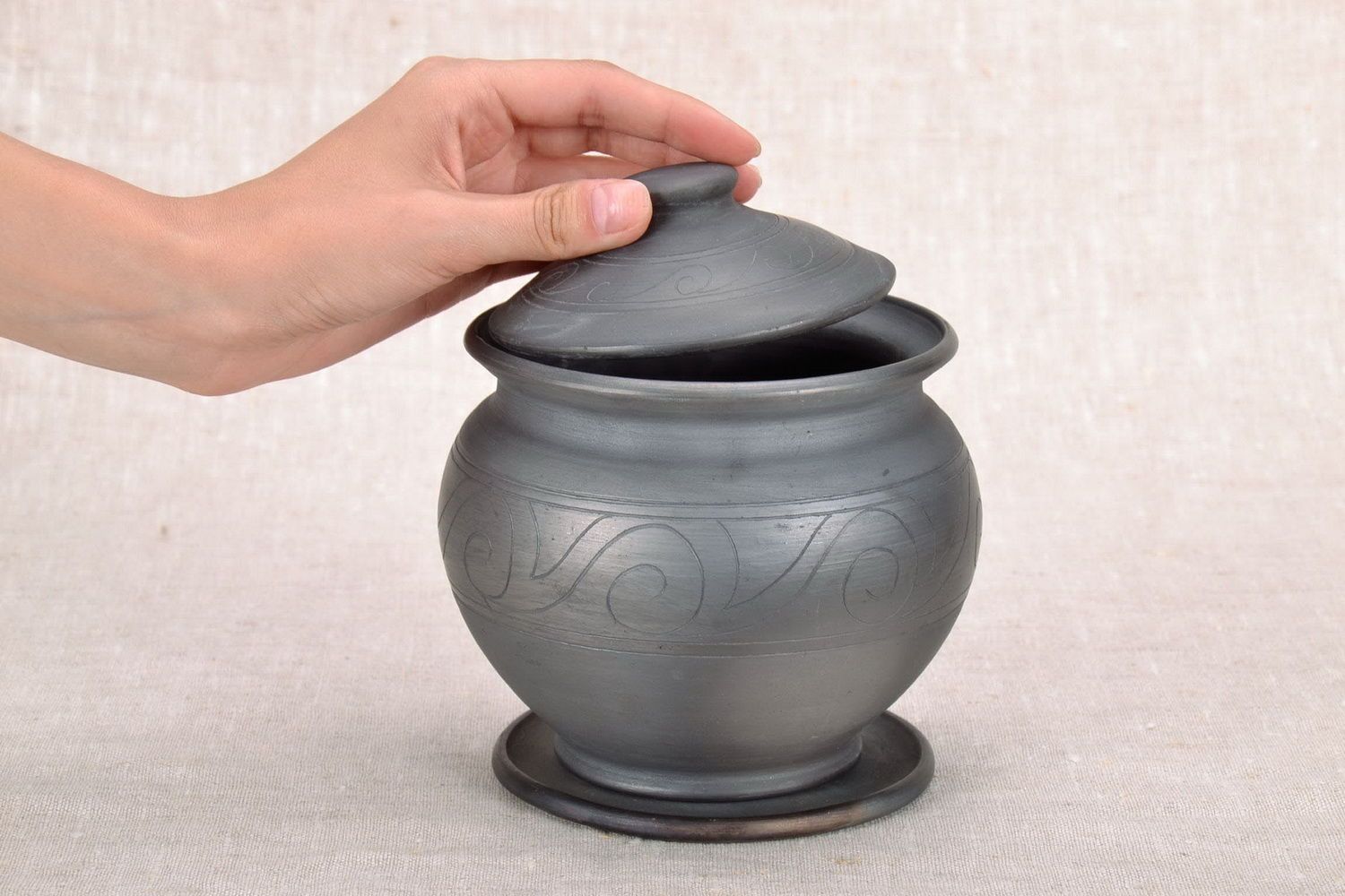Pot en argile avec dessous fait main photo 5