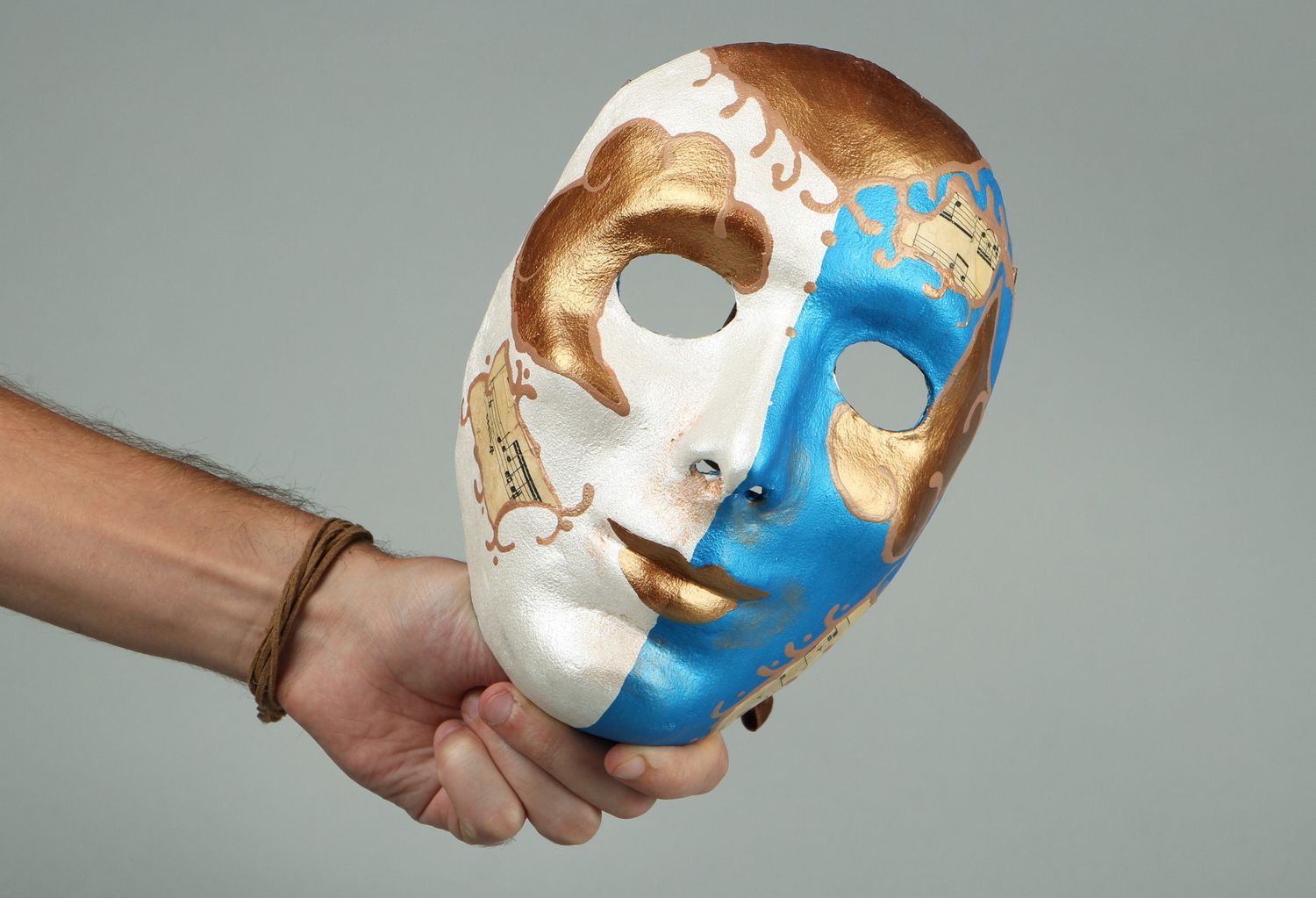 Le masque de carnaval papier-mâché Volta fait main photo 5
