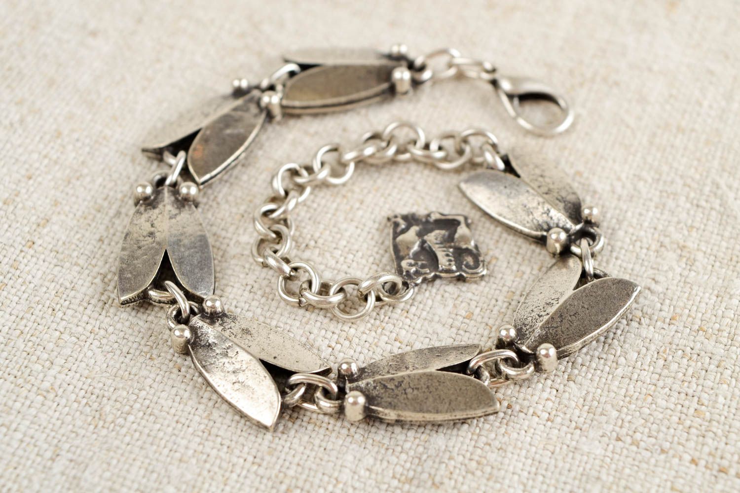 Bracelet métallique Bijou fait main design élégant Cadeau pour femme original photo 1