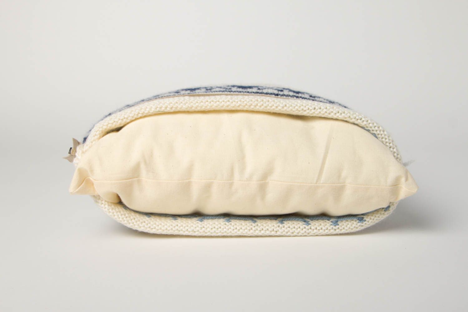 Декоративная подушка ручной работы подушка на диван подушка спицами вязаная фото 4