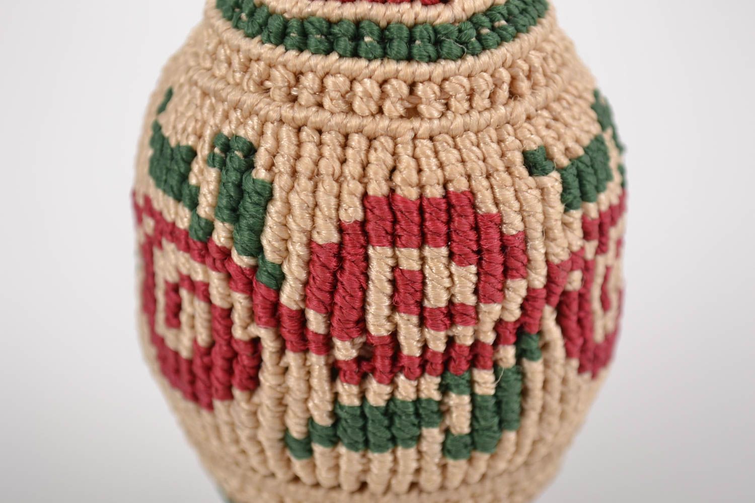 Huevo de Pascua decorado hecho a mano de madera envuelto en hilos con soporte foto 3