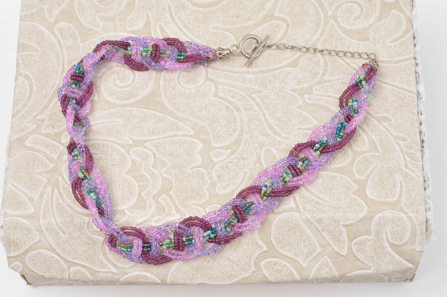 Collier en perles de rocaille Bijou fait main mauve-violet Cadeau pour femme photo 1