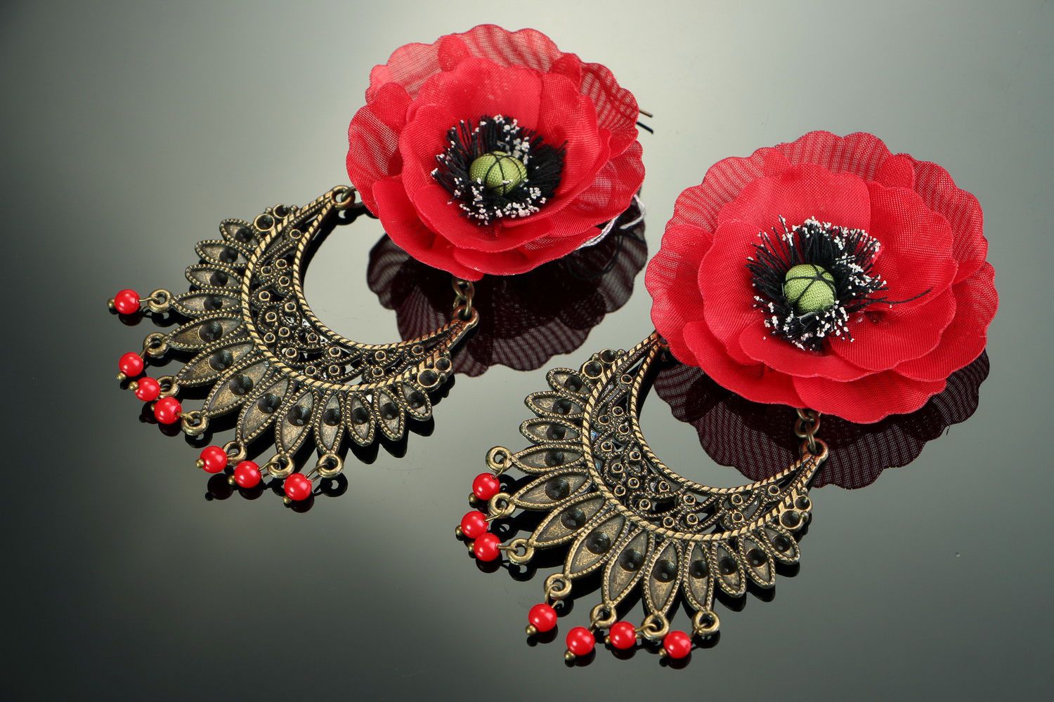 Pendant earrings with corals Poppies photo 1