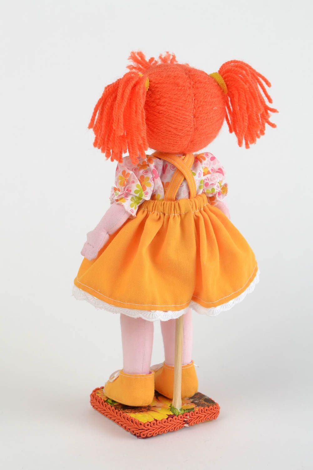 Rothaarige künstlerische Puppe aus Textil für Interieur und Kinder handgefertigt foto 5