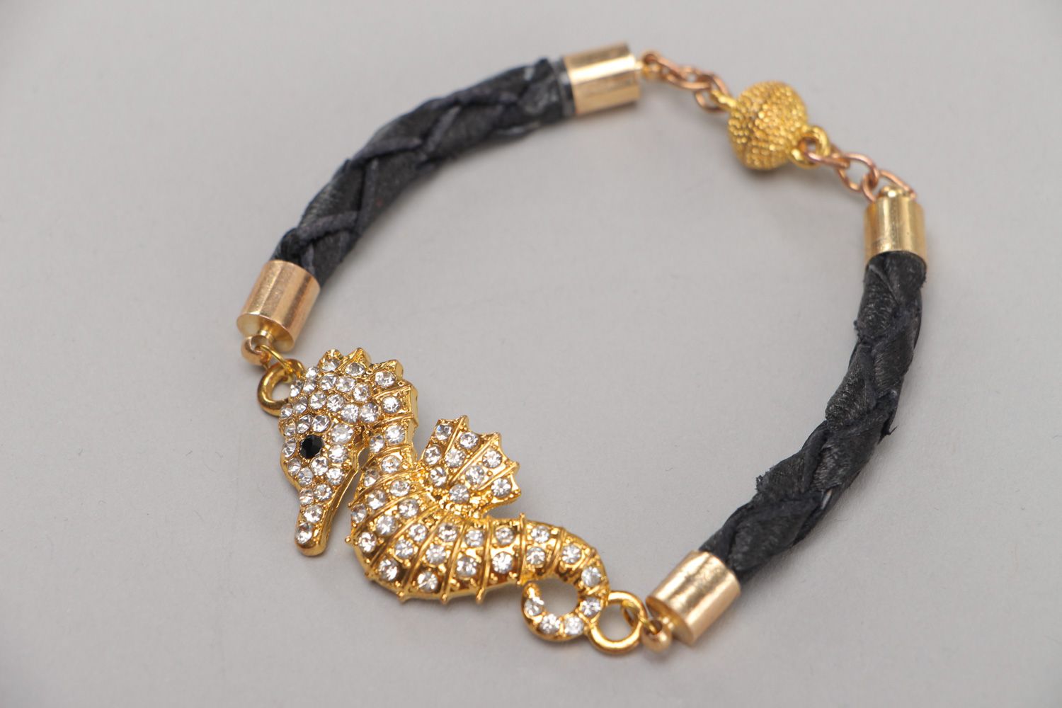 Bracelet en cuir naturel fait main noir pendentif en métal et strass Hippocampe photo 2