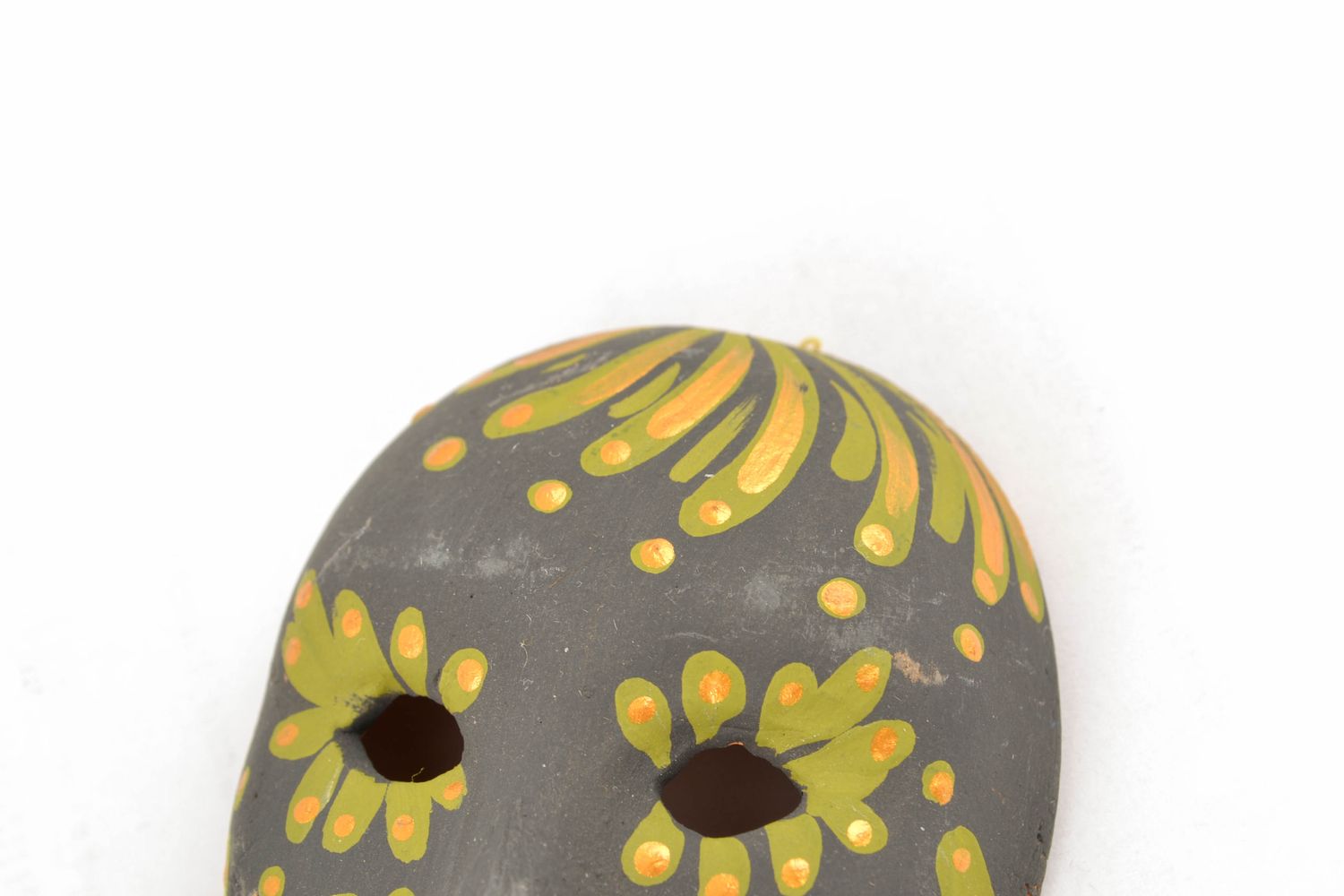 Mini masque décoratif en argile avec ornements fait main photo 3