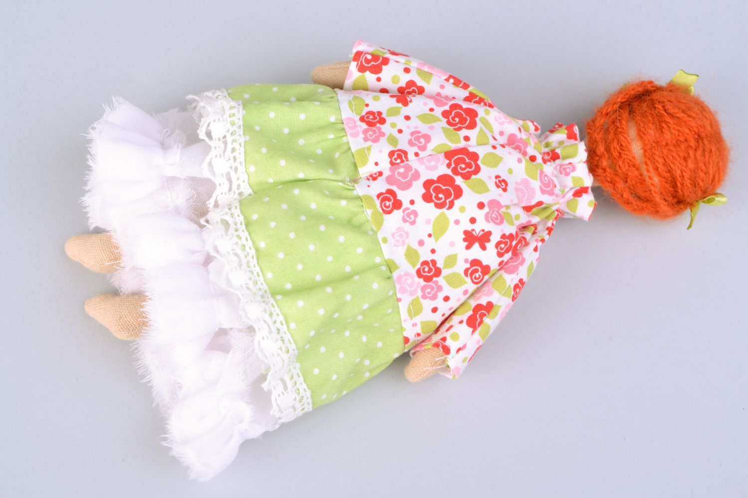 Bunte mittelgroße handmade Puppe aus Textil aus Lein für Kinder und Dekoration foto 4