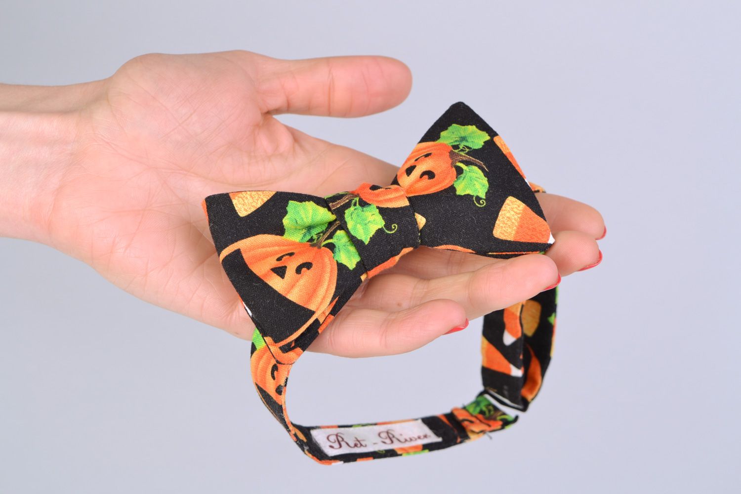 Handmade stylish bow tie sewn of American cotton with bright pattern Halloween photo 2
