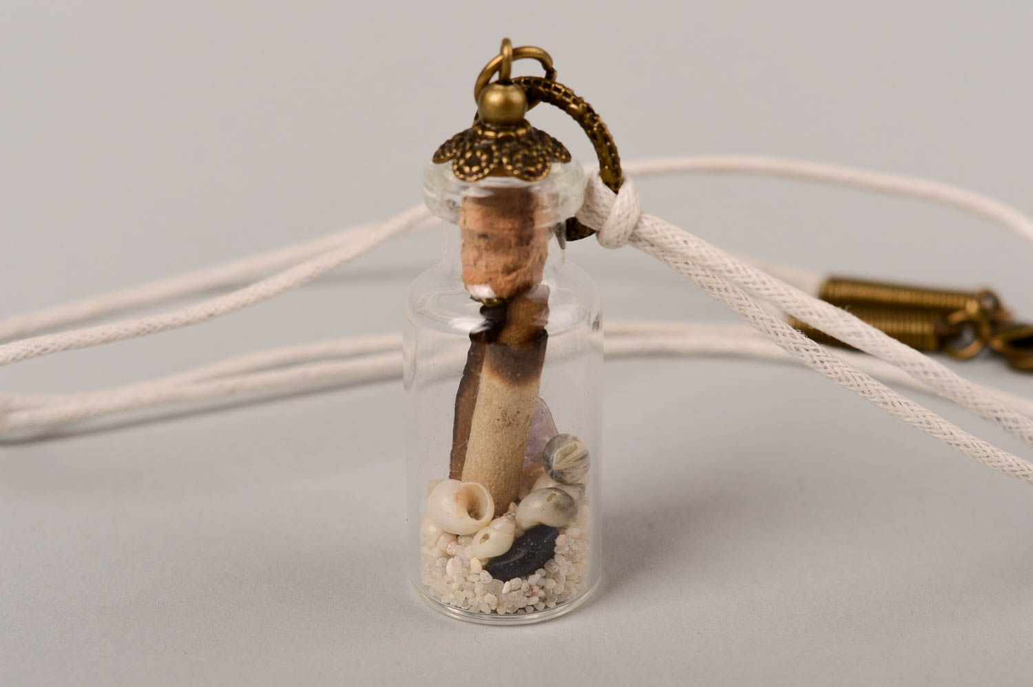 Pendentif fiole Bijou fait main avec coquillages et sable Cadeau femme photo 1